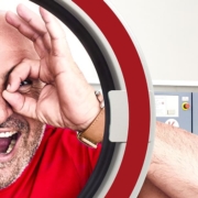 imprenditore alla lavanderia self service